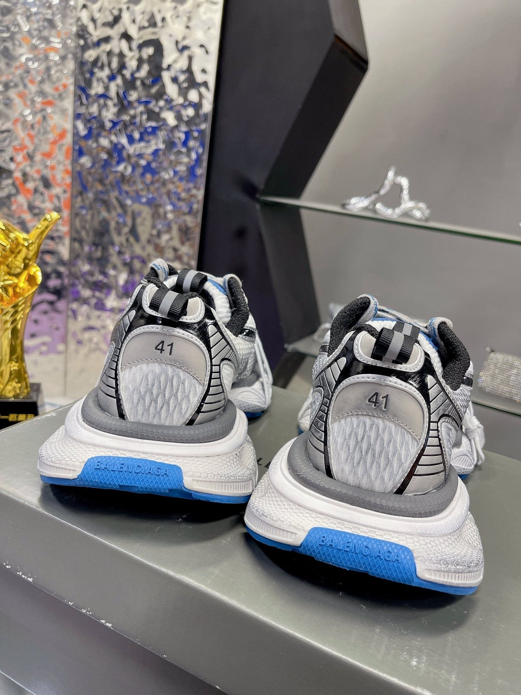 B-Sneakers
