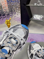 B-Sneakers