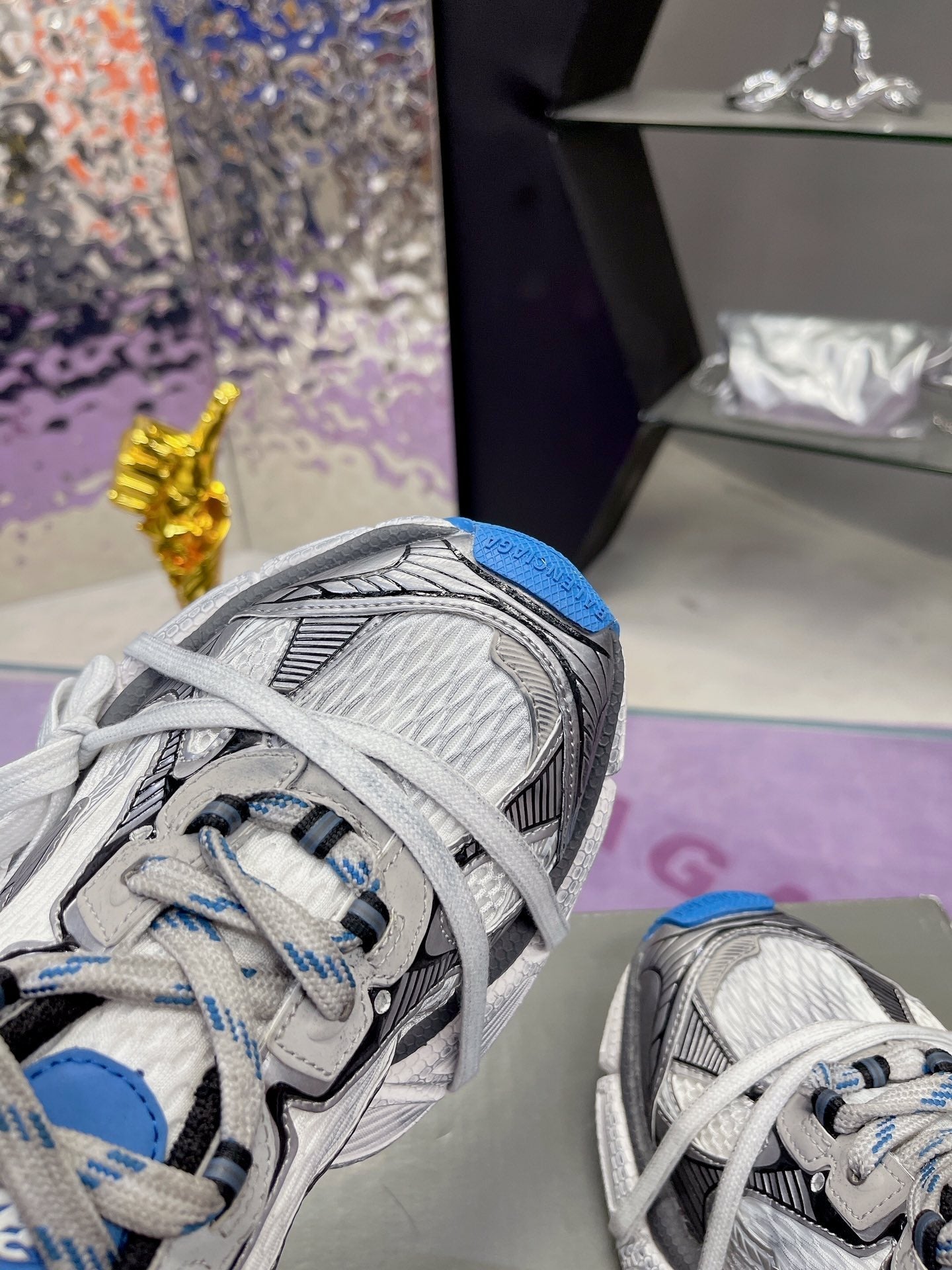 B-Sneakers