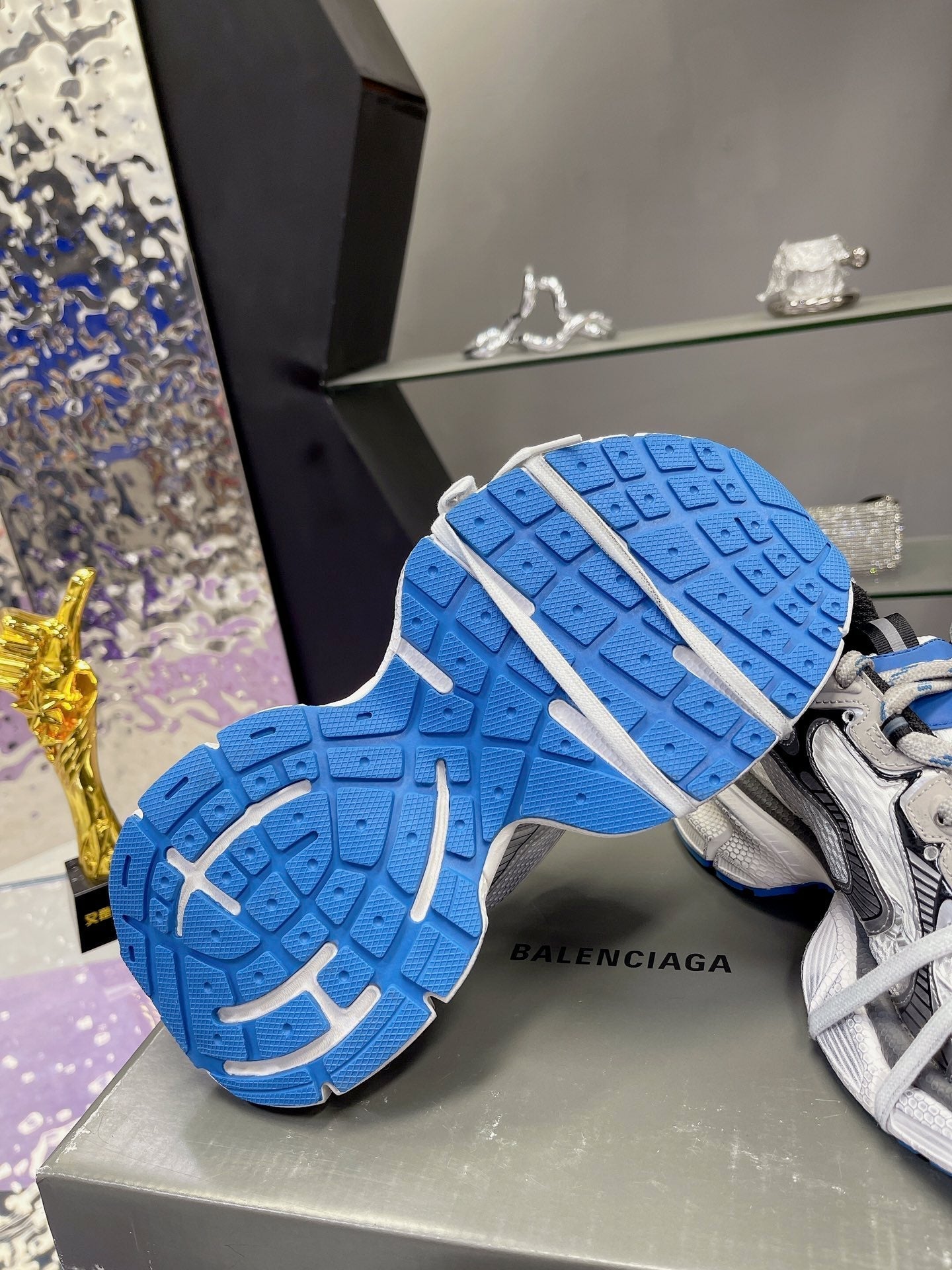 B-Sneakers
