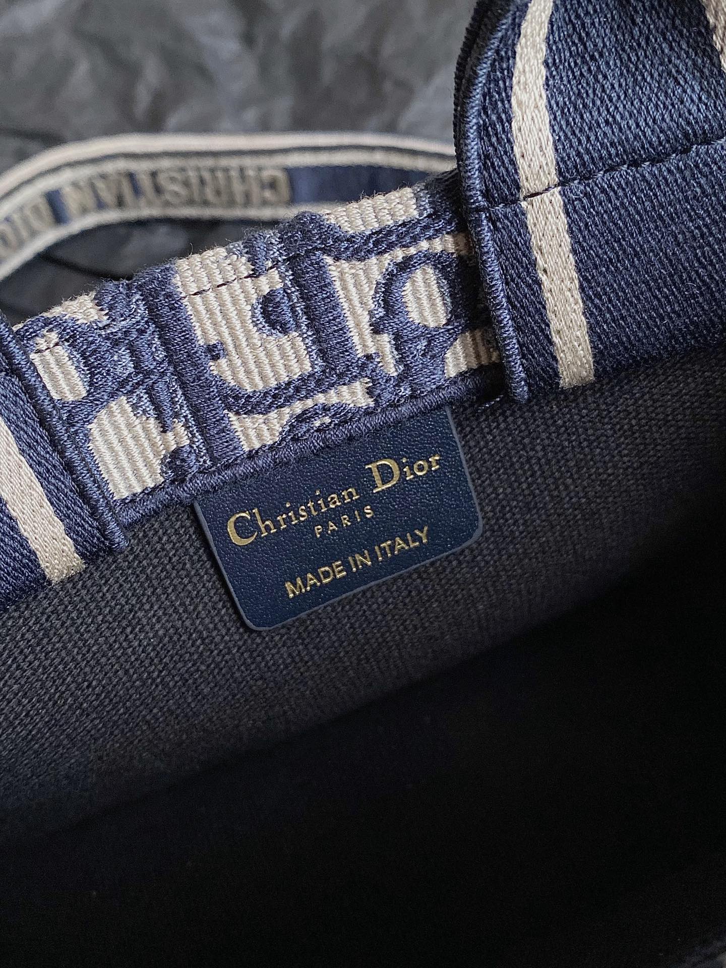 D-Book Tote