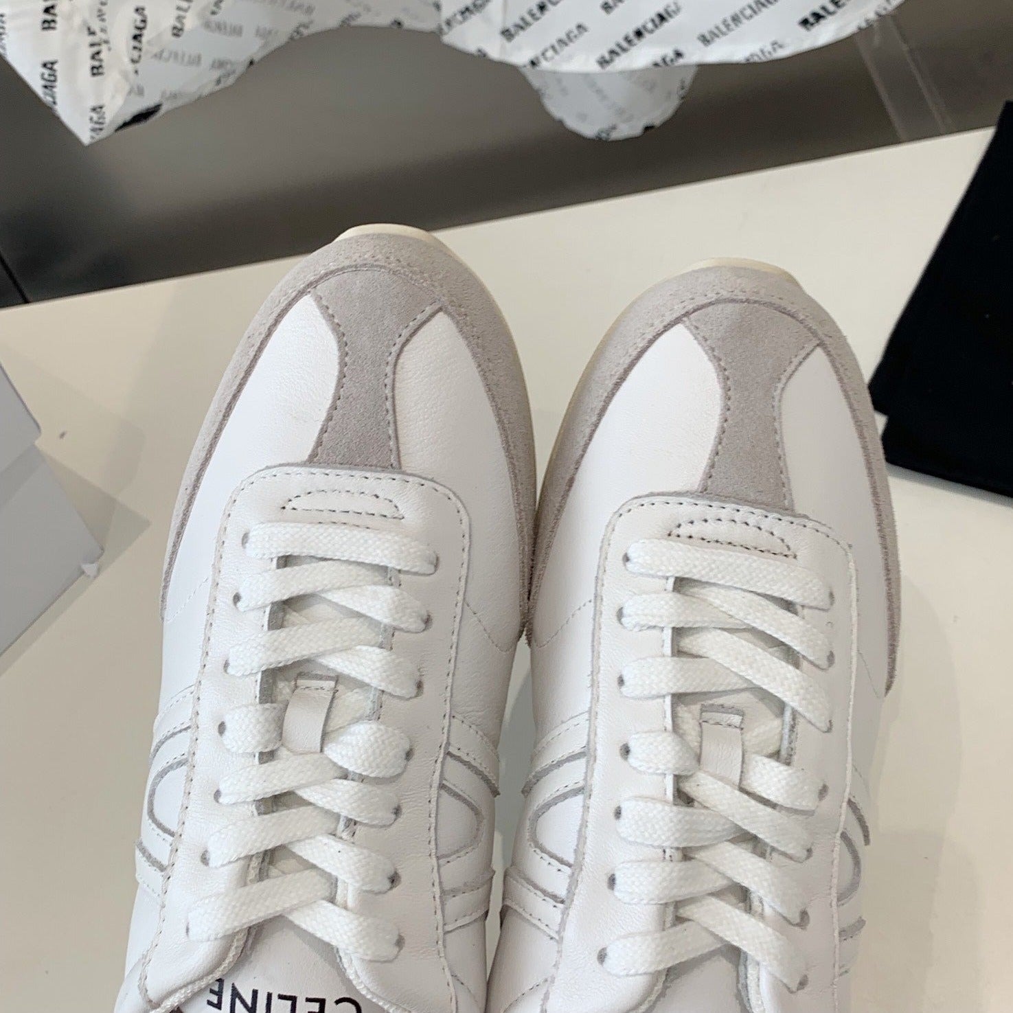 S-Sneakers