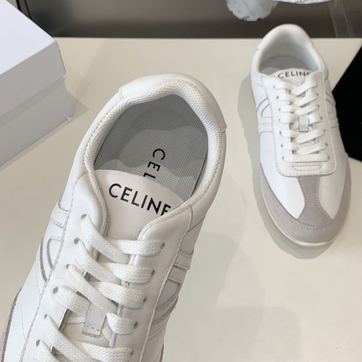 S-Sneakers