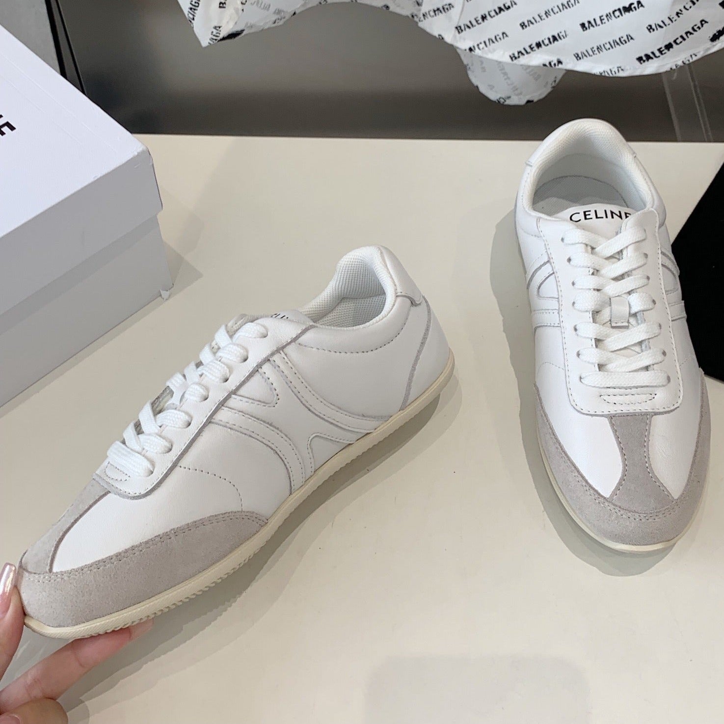 S-Sneakers