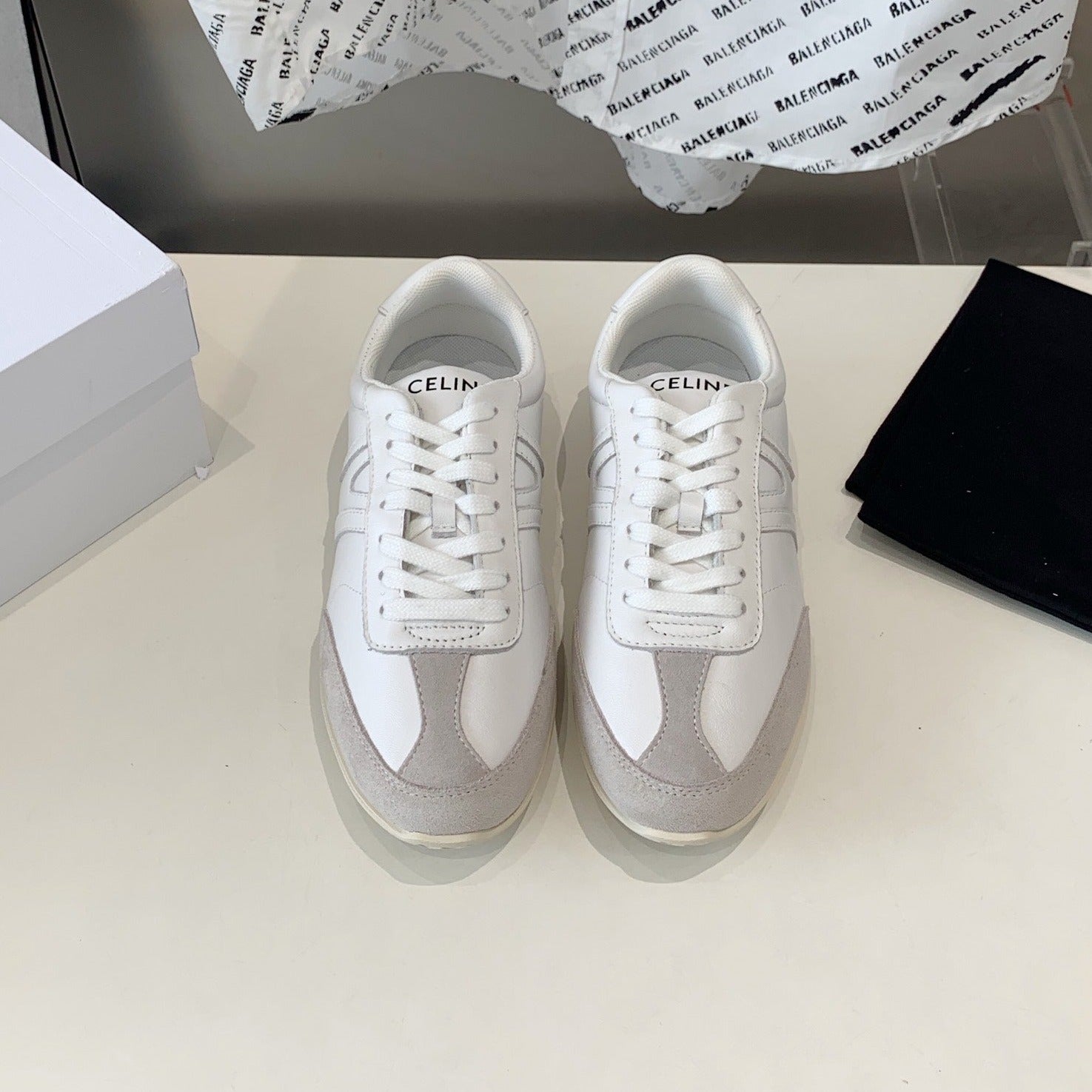S-Sneakers