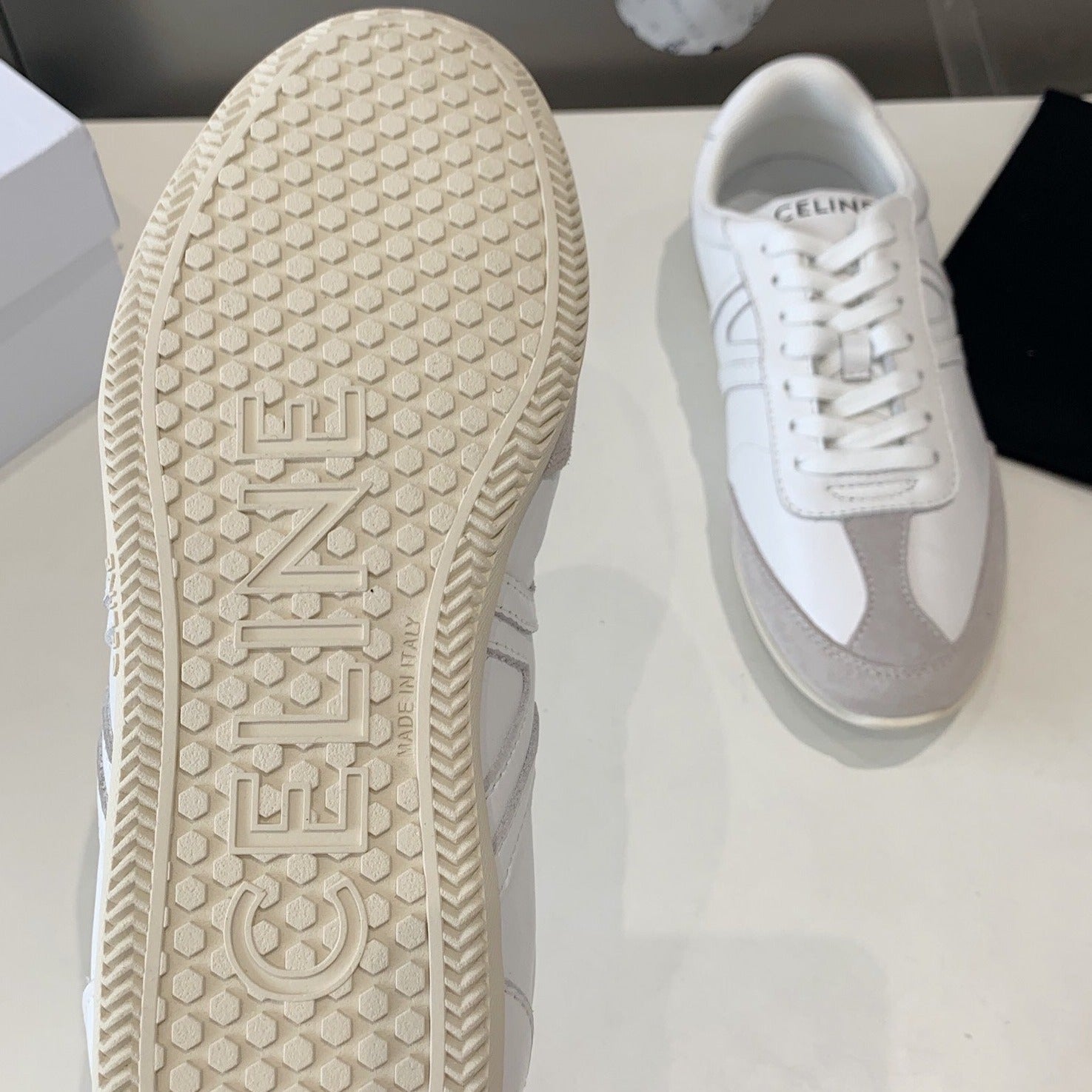 S-Sneakers