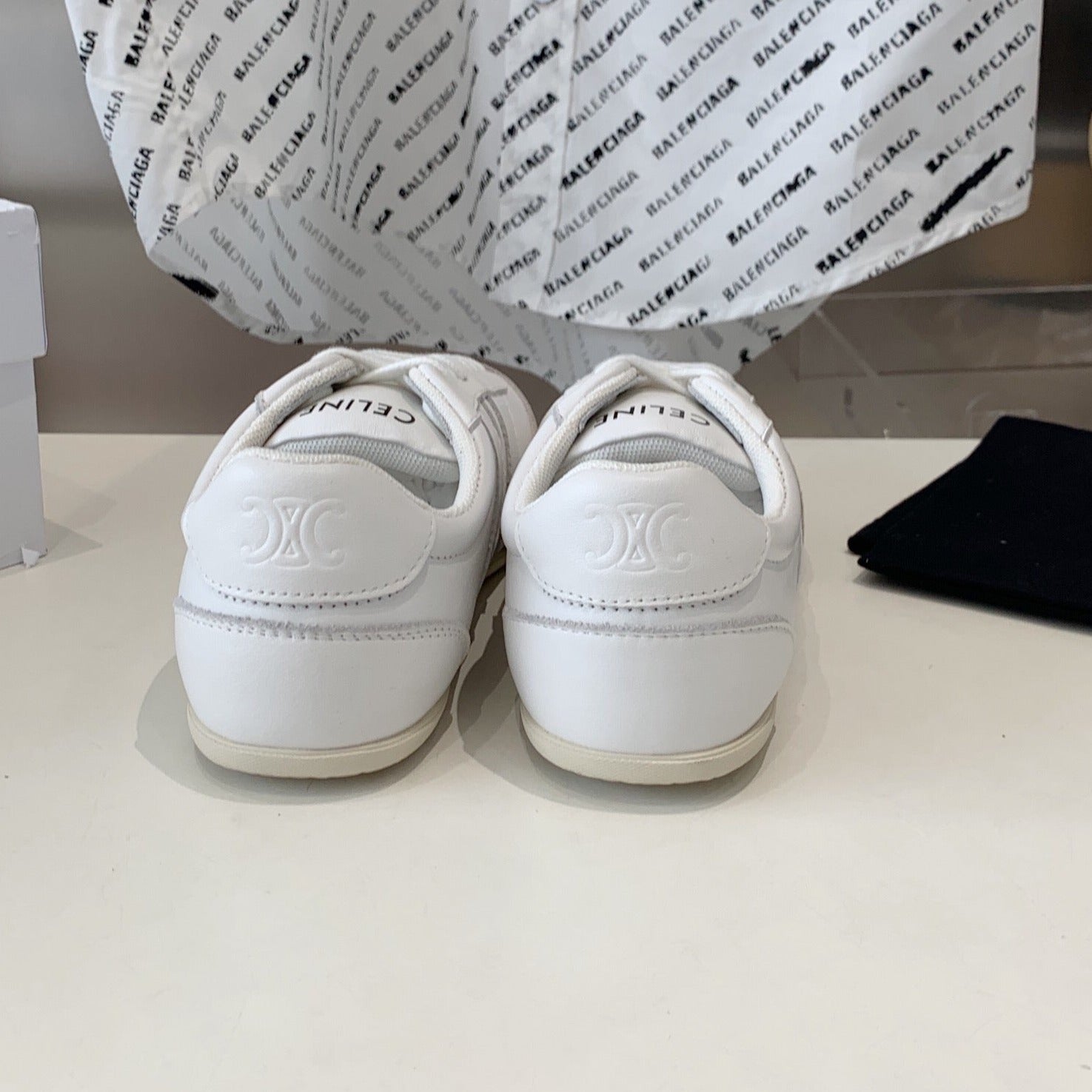 S-Sneakers