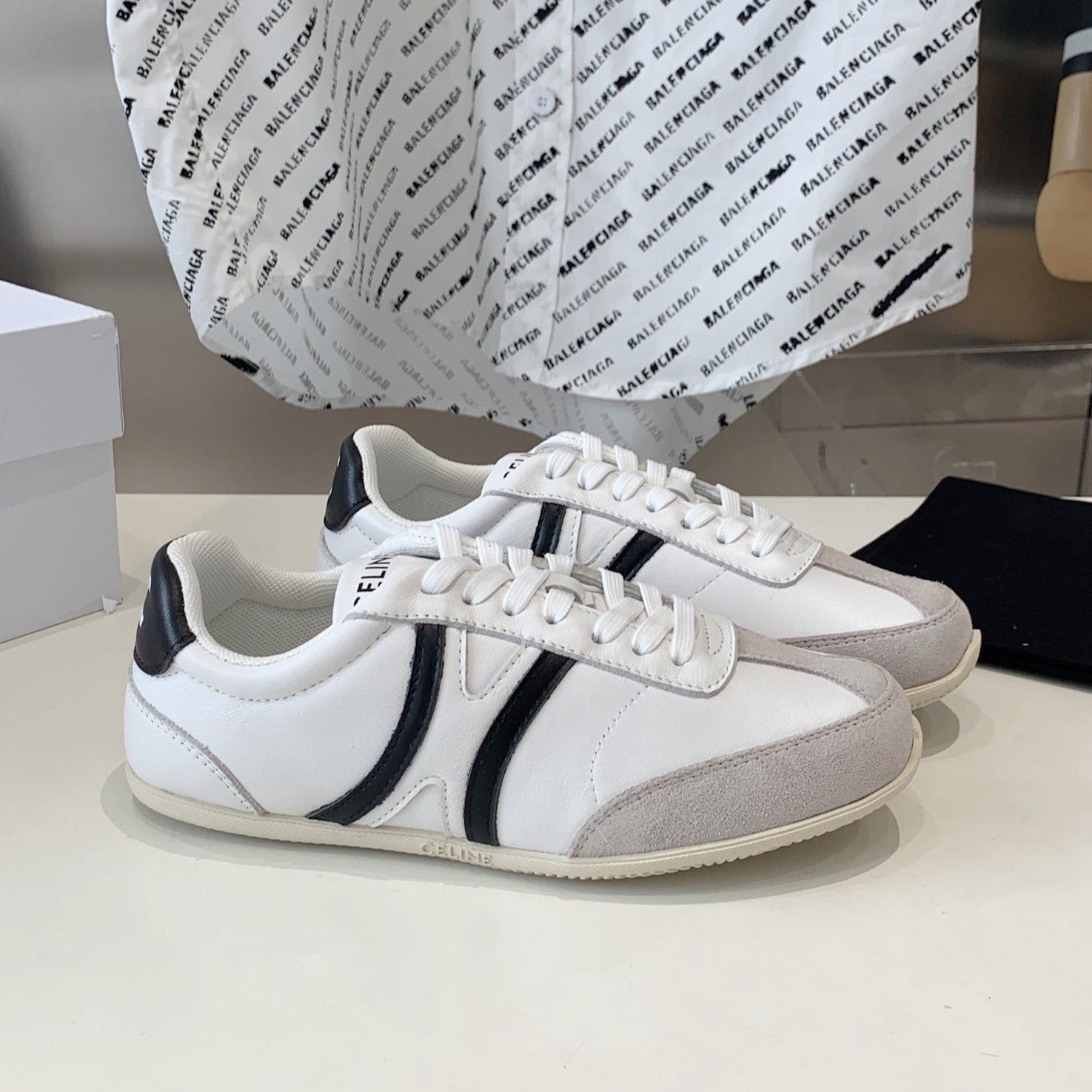 S-Sneakers