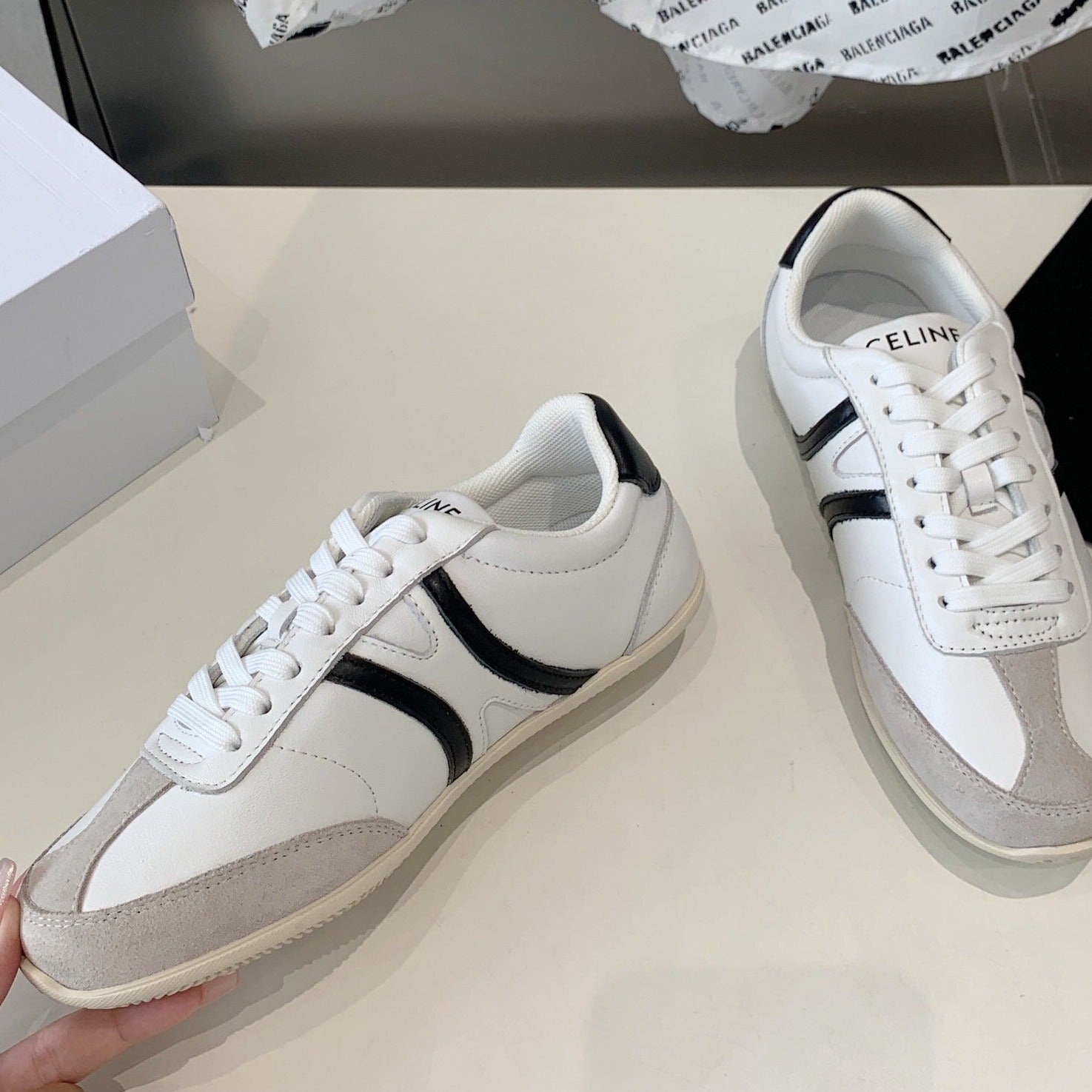 S-Sneakers