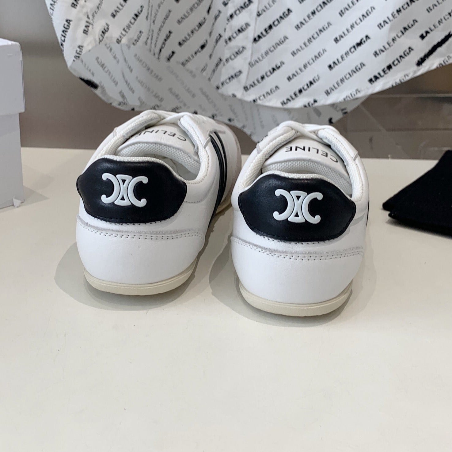 S-Sneakers