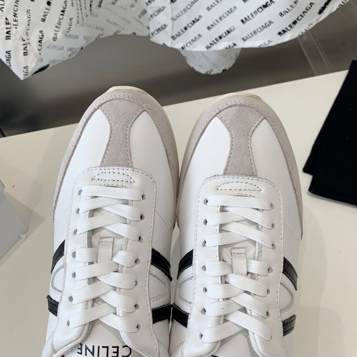 S-Sneakers