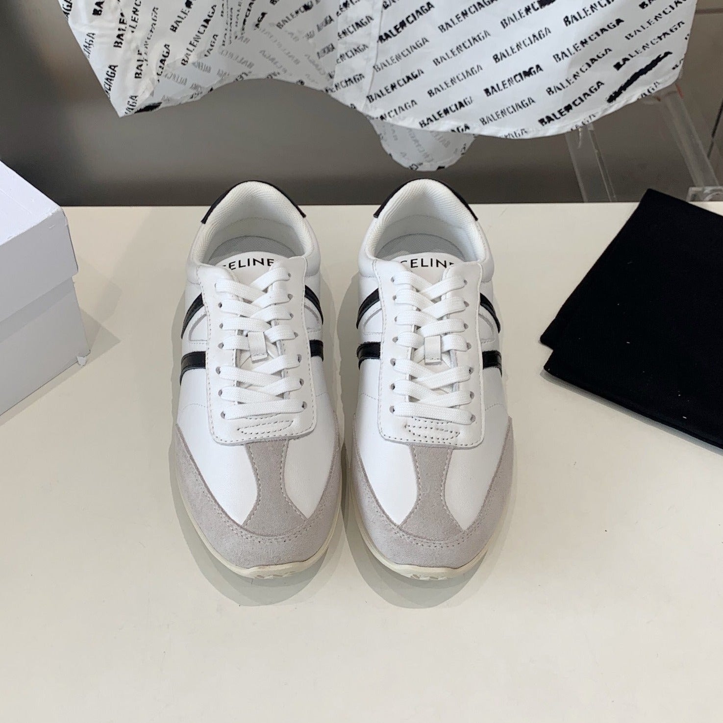 S-Sneakers
