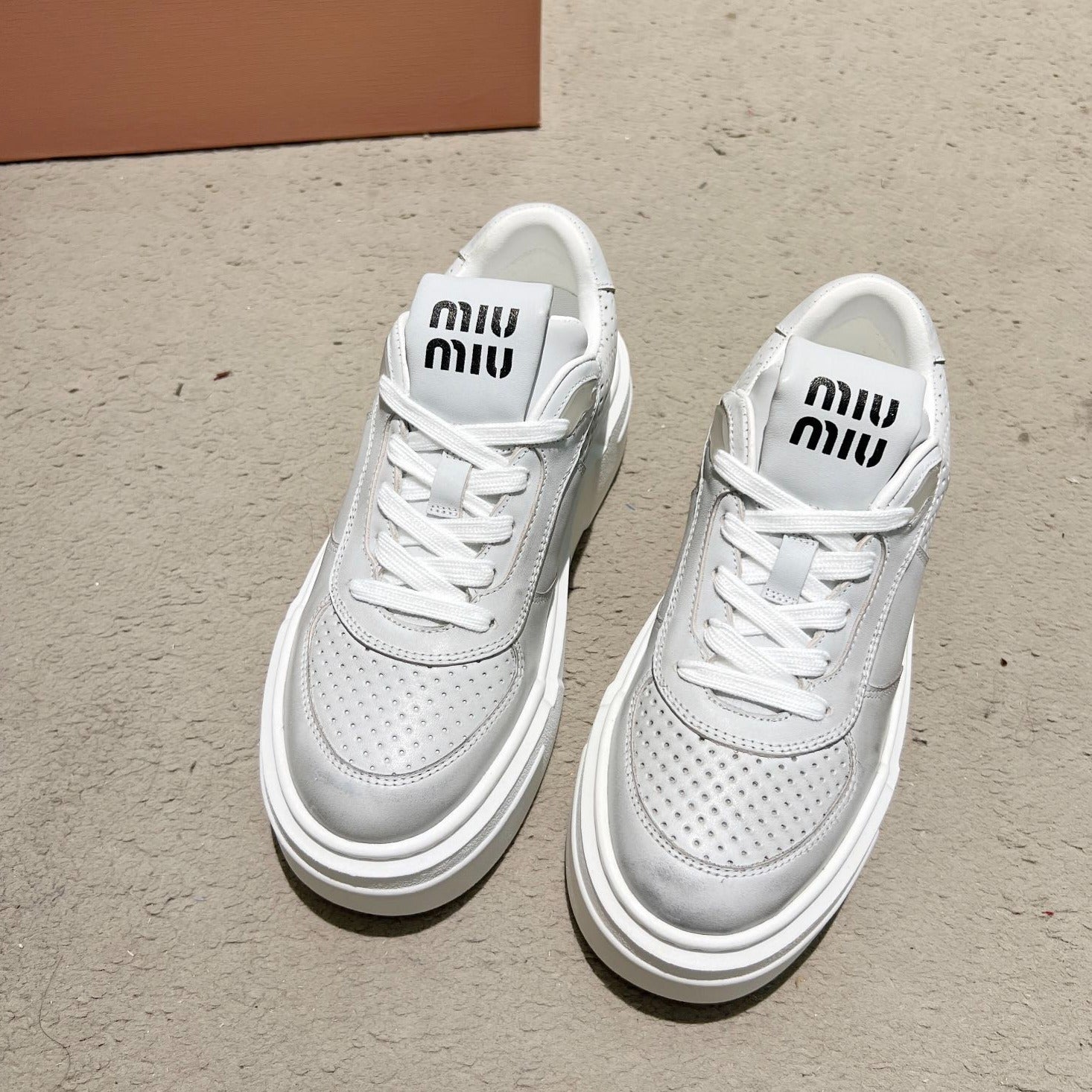 M-Sneakers