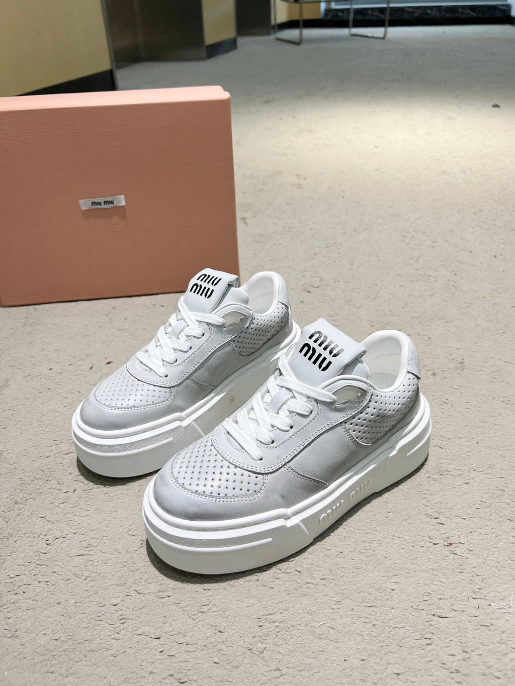 M-Sneakers