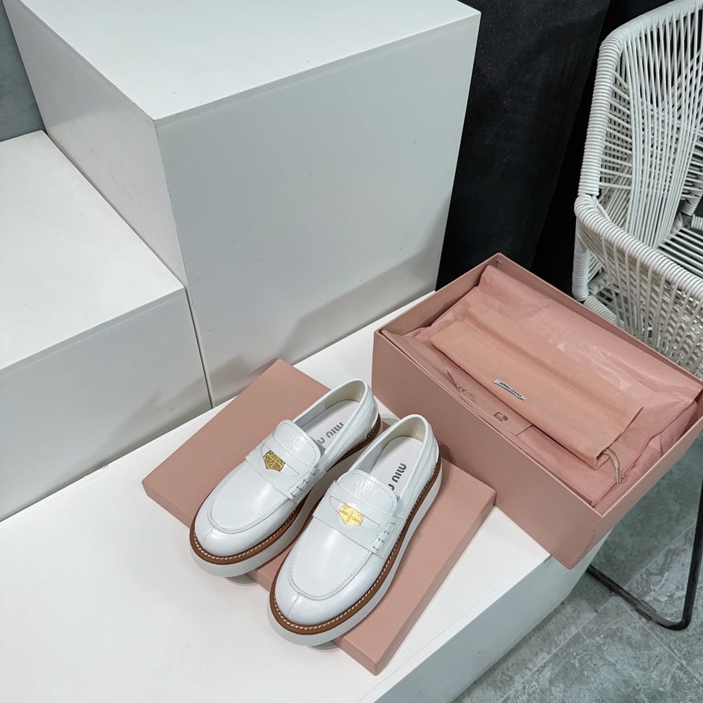 M-Sneakers