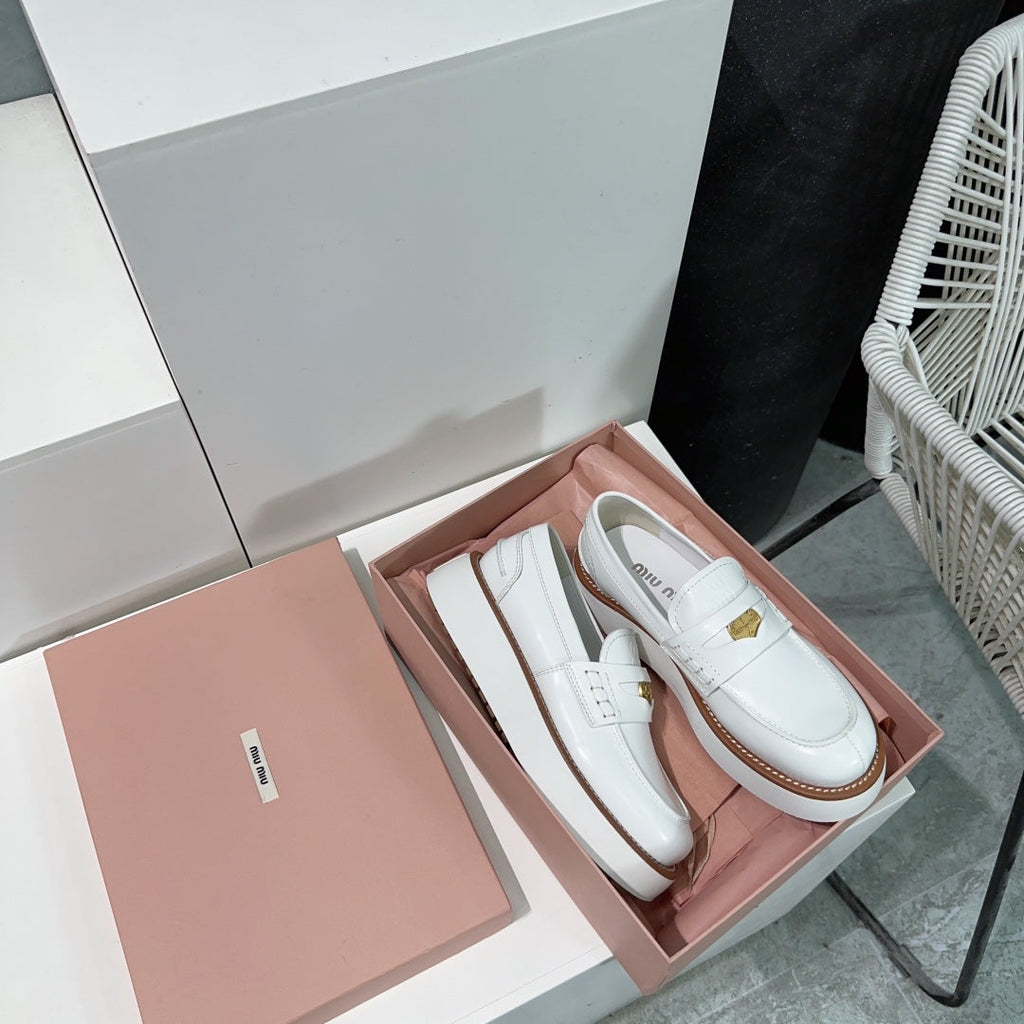 M-Sneakers