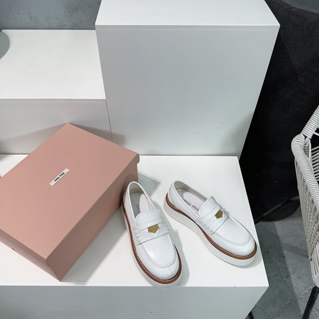 M-Sneakers