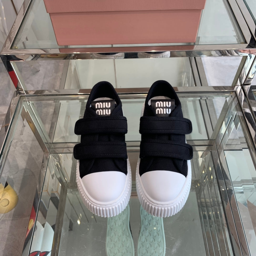 M-Sneakers