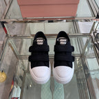 M-Sneakers