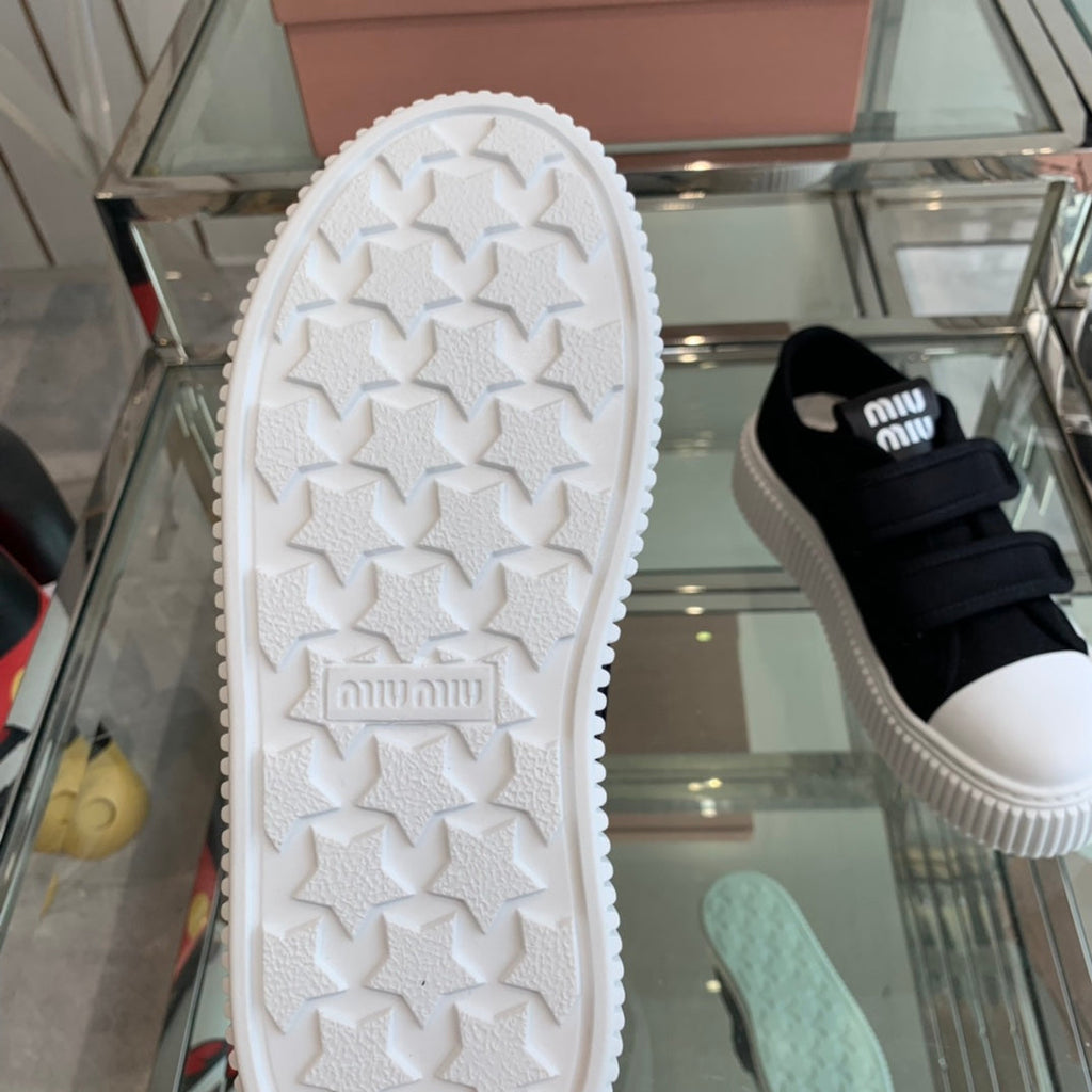 M-Sneakers