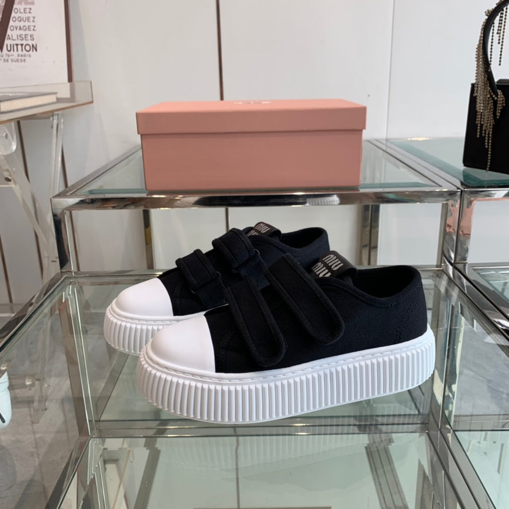 M-Sneakers