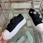 M-Sneakers