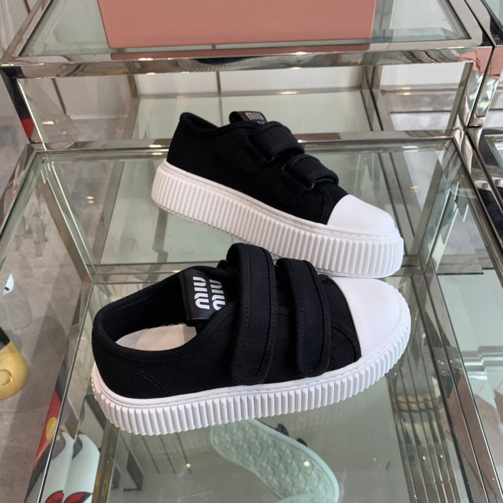 M-Sneakers