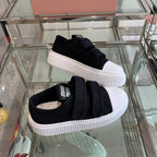 M-Sneakers