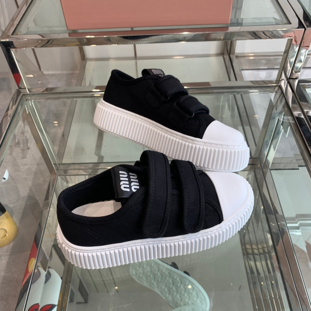M-Sneakers