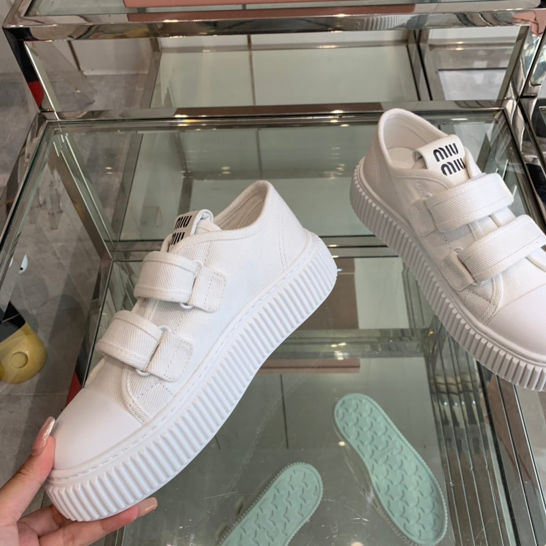 M-Sneakers