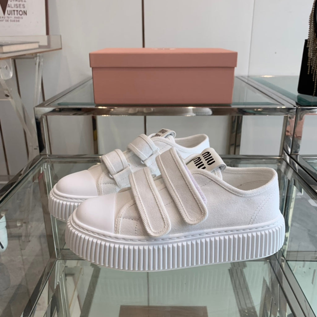 M-Sneakers