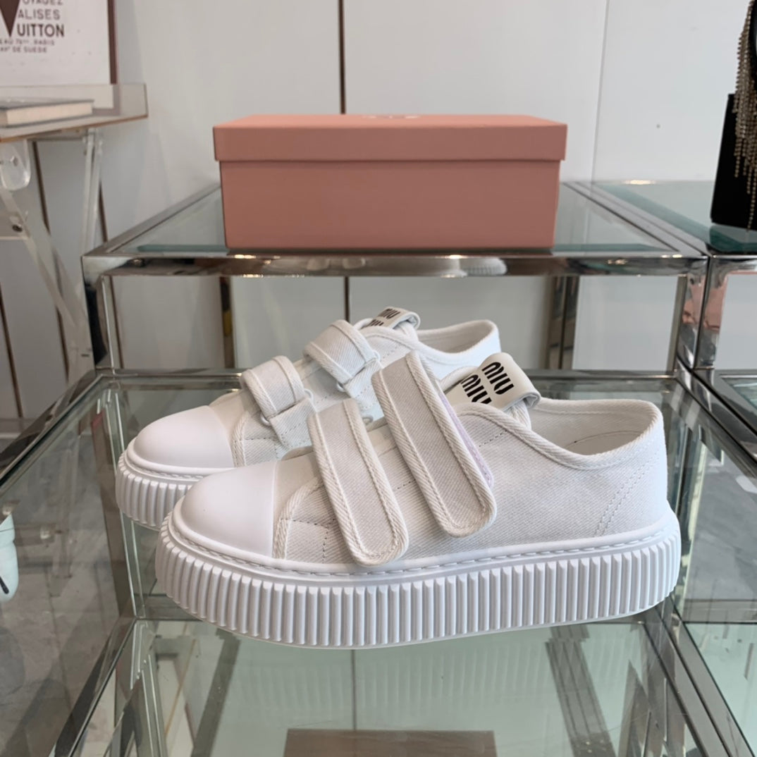 M-Sneakers