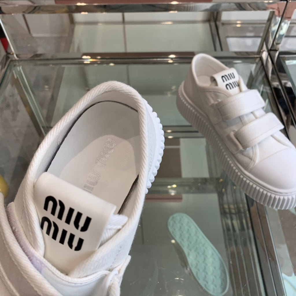 M-Sneakers