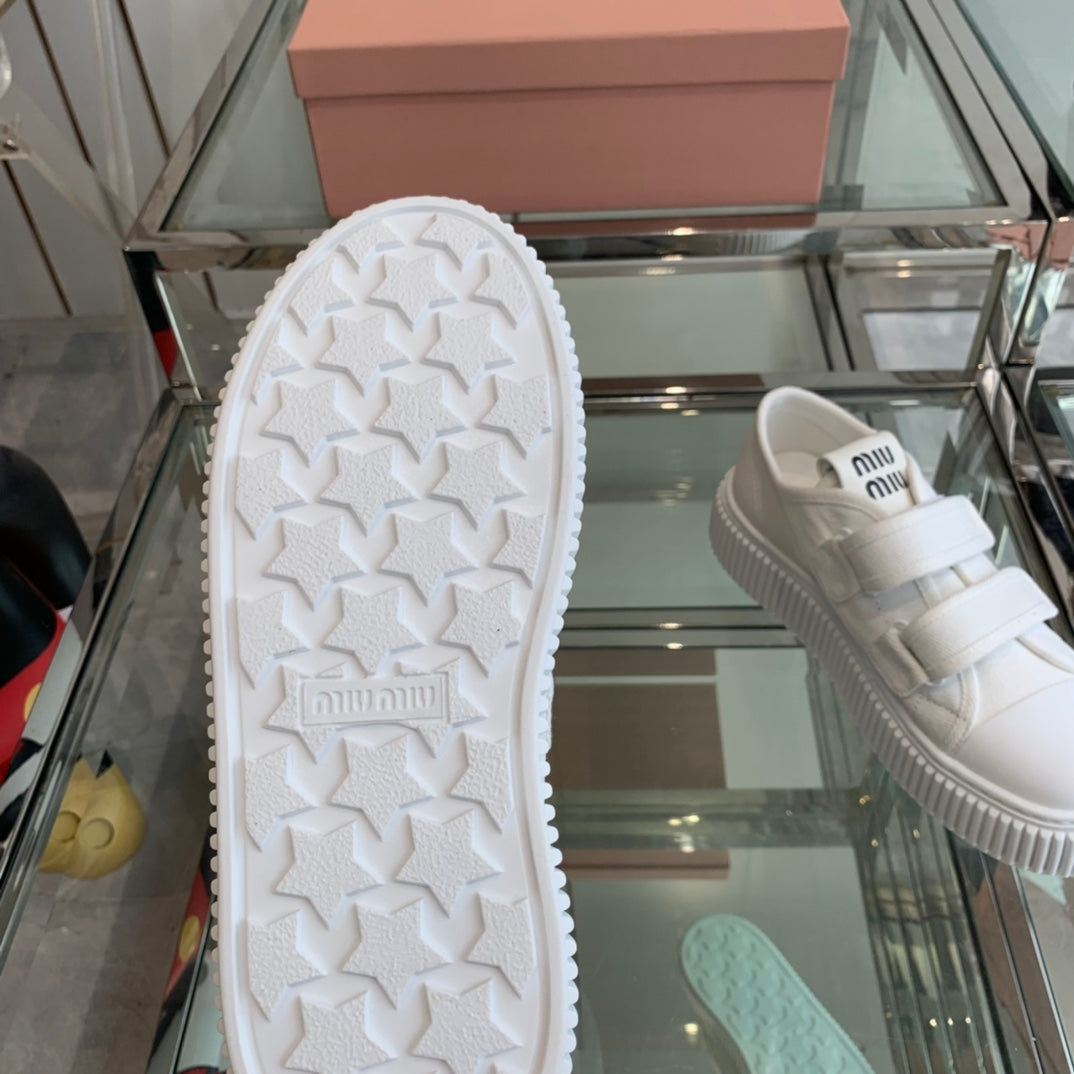 M-Sneakers