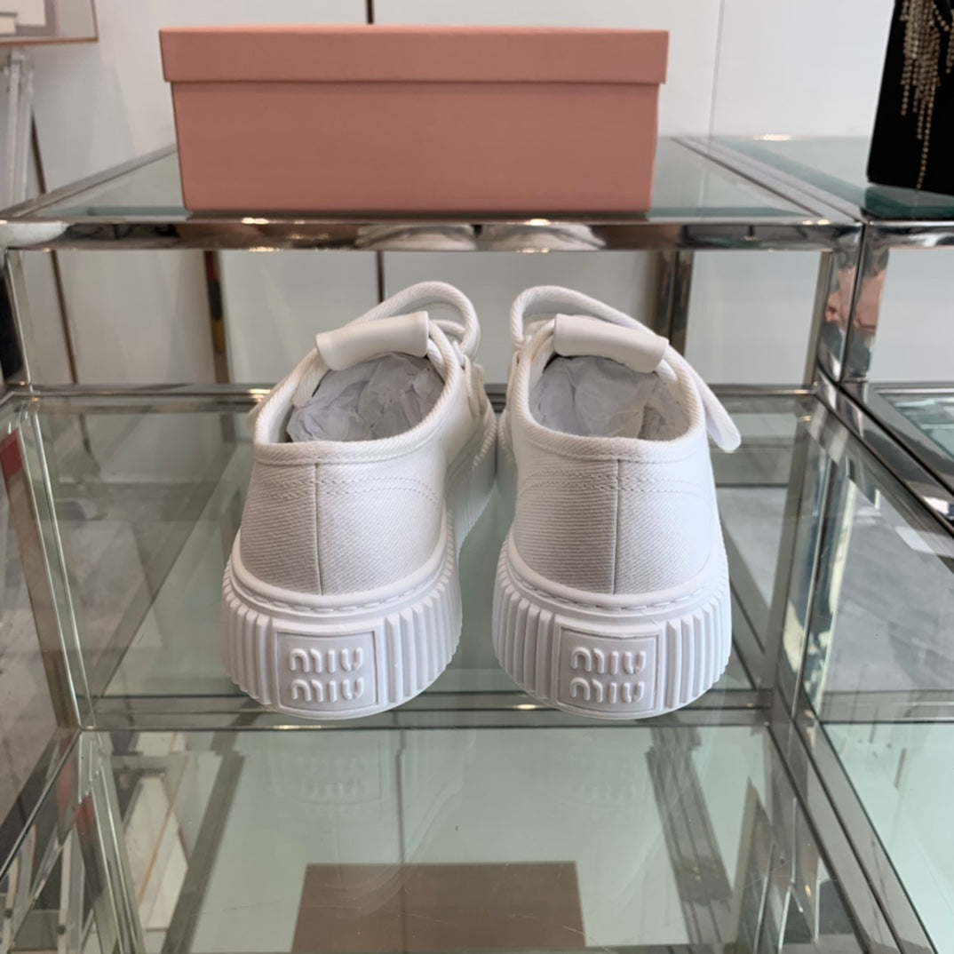M-Sneakers