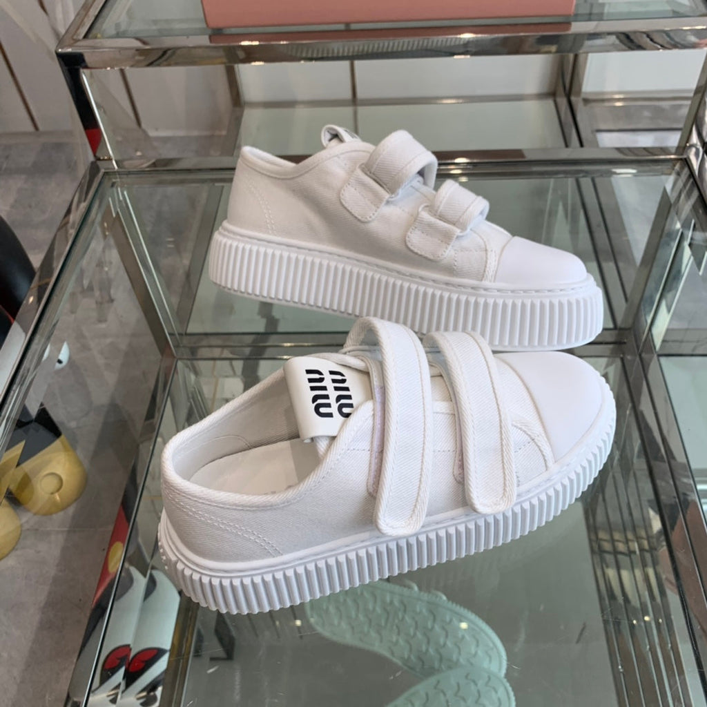 M-Sneakers