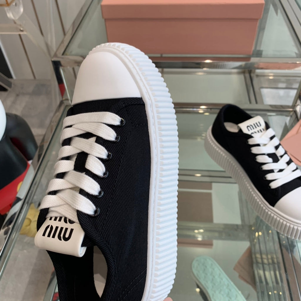 M-Sneakers