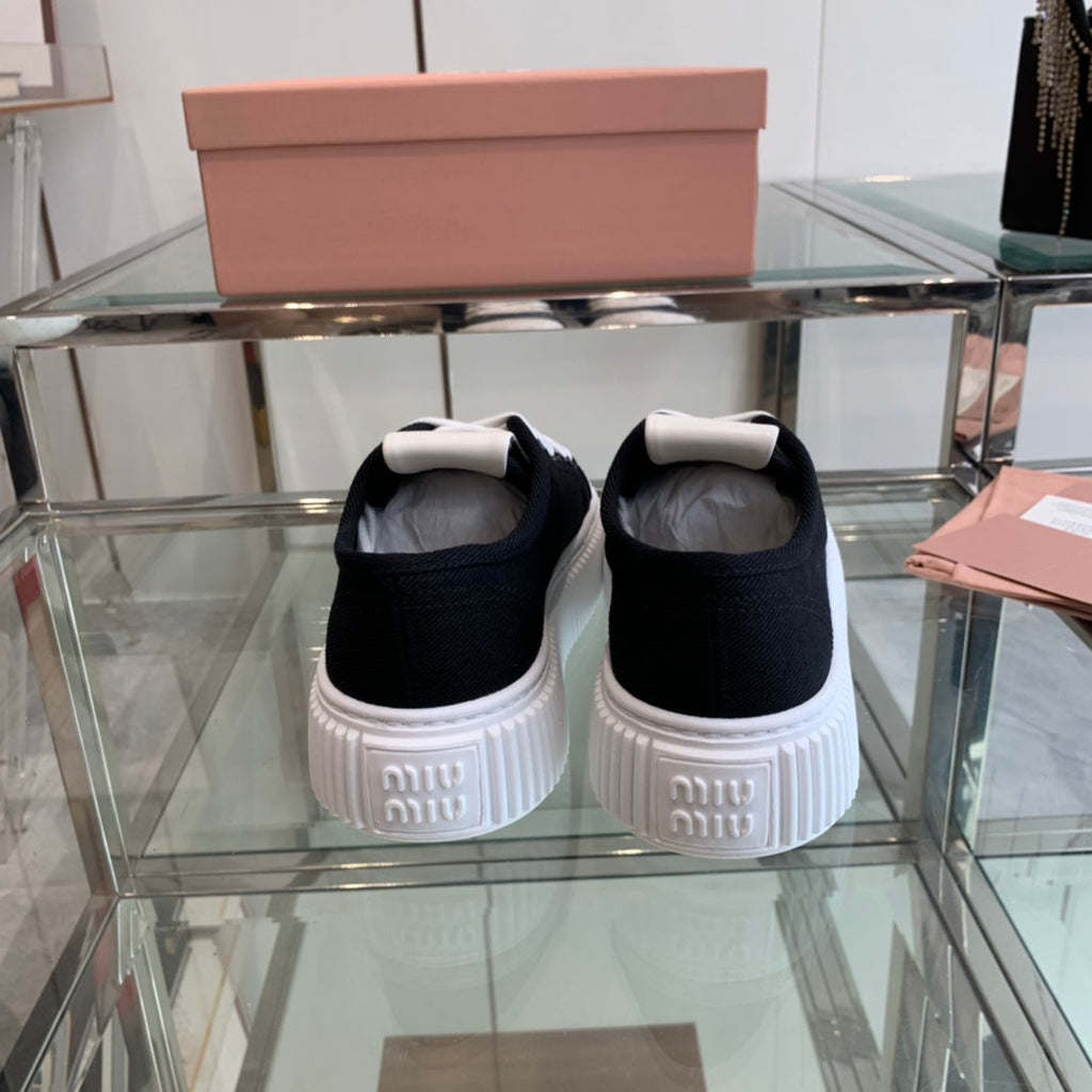 M-Sneakers