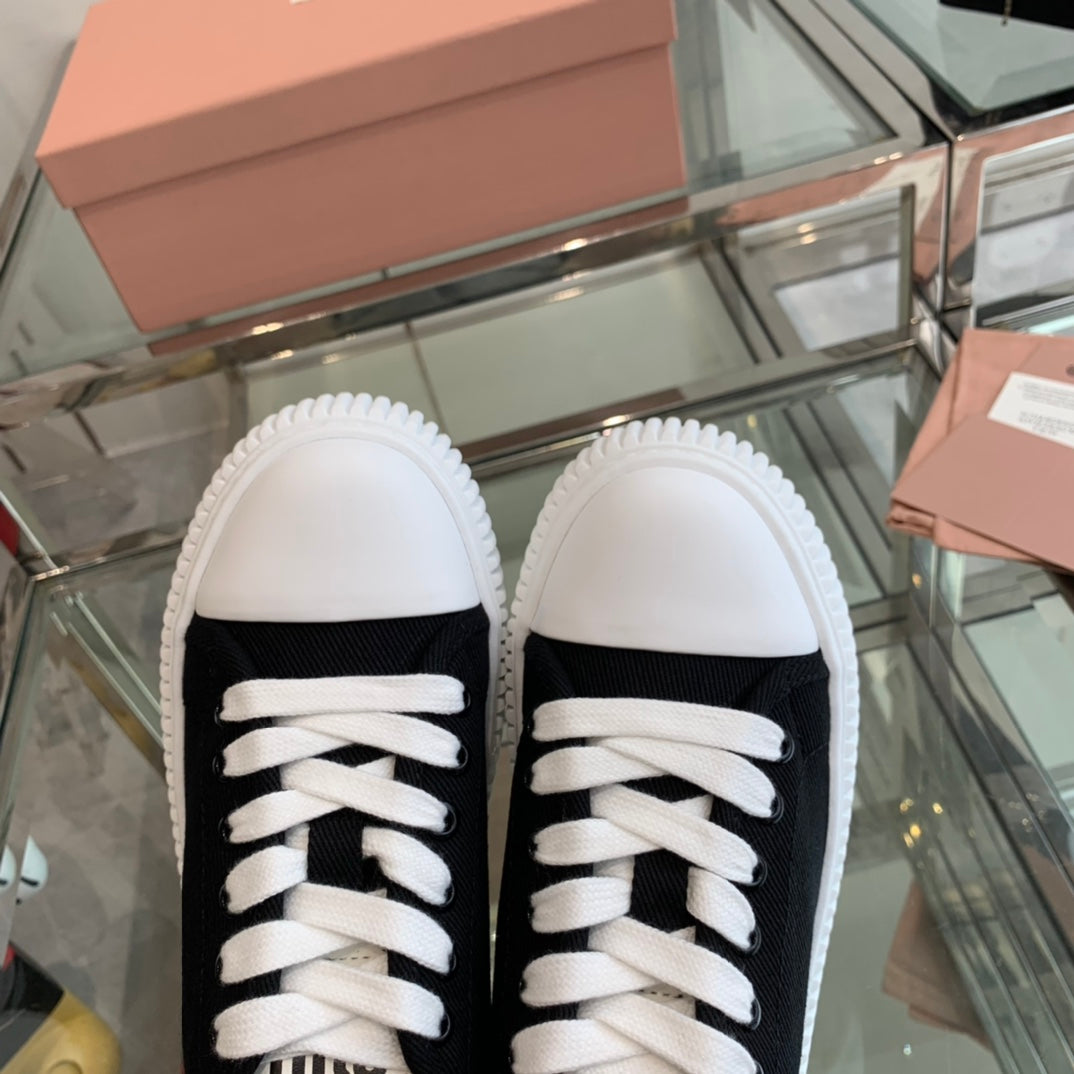 M-Sneakers