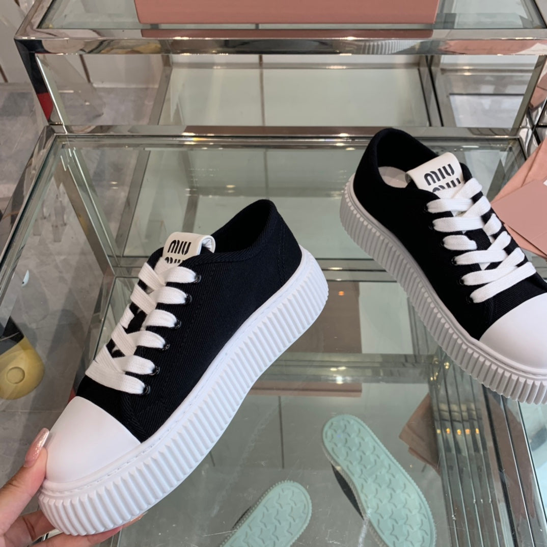 M-Sneakers