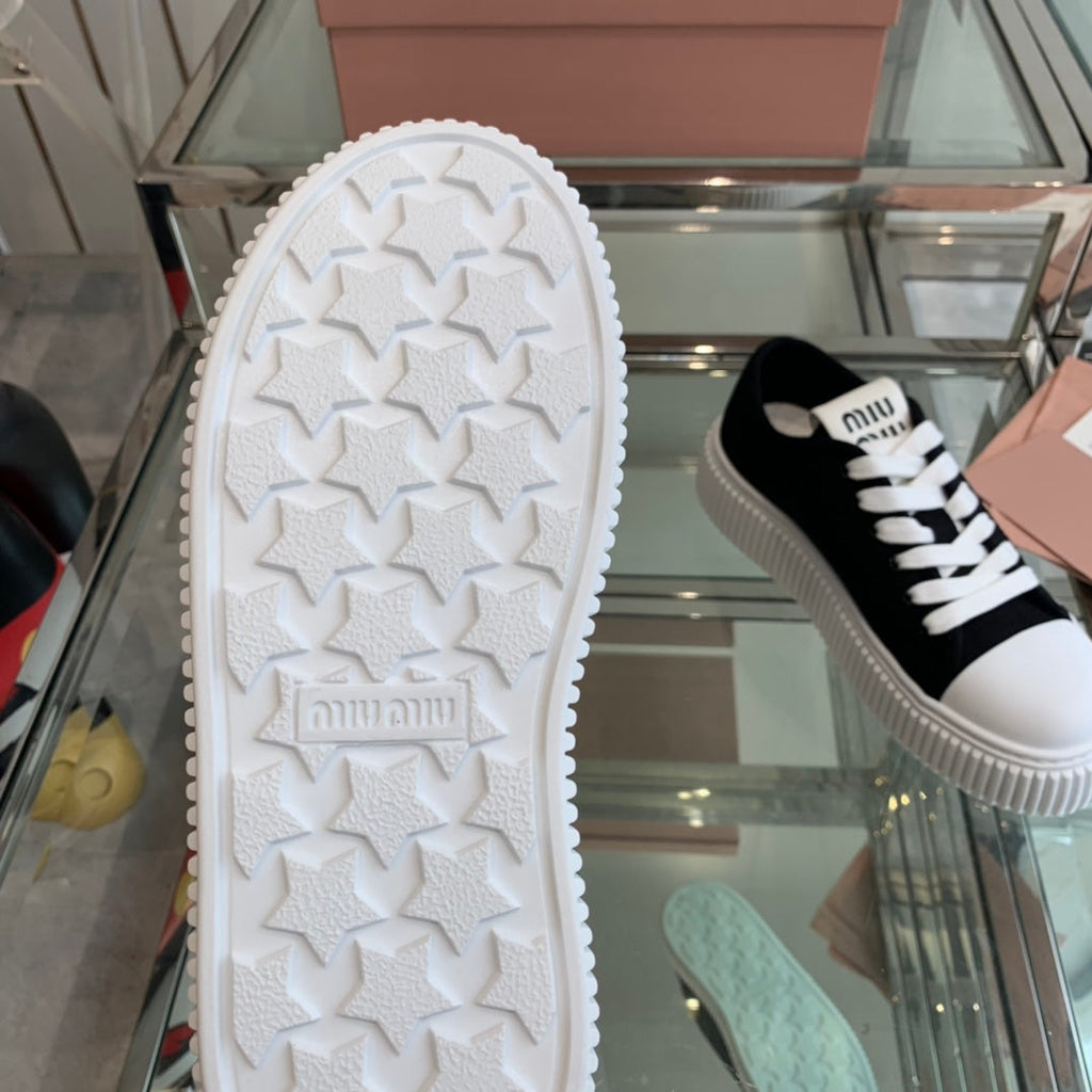 M-Sneakers