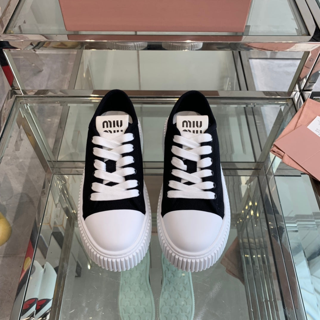 M-Sneakers