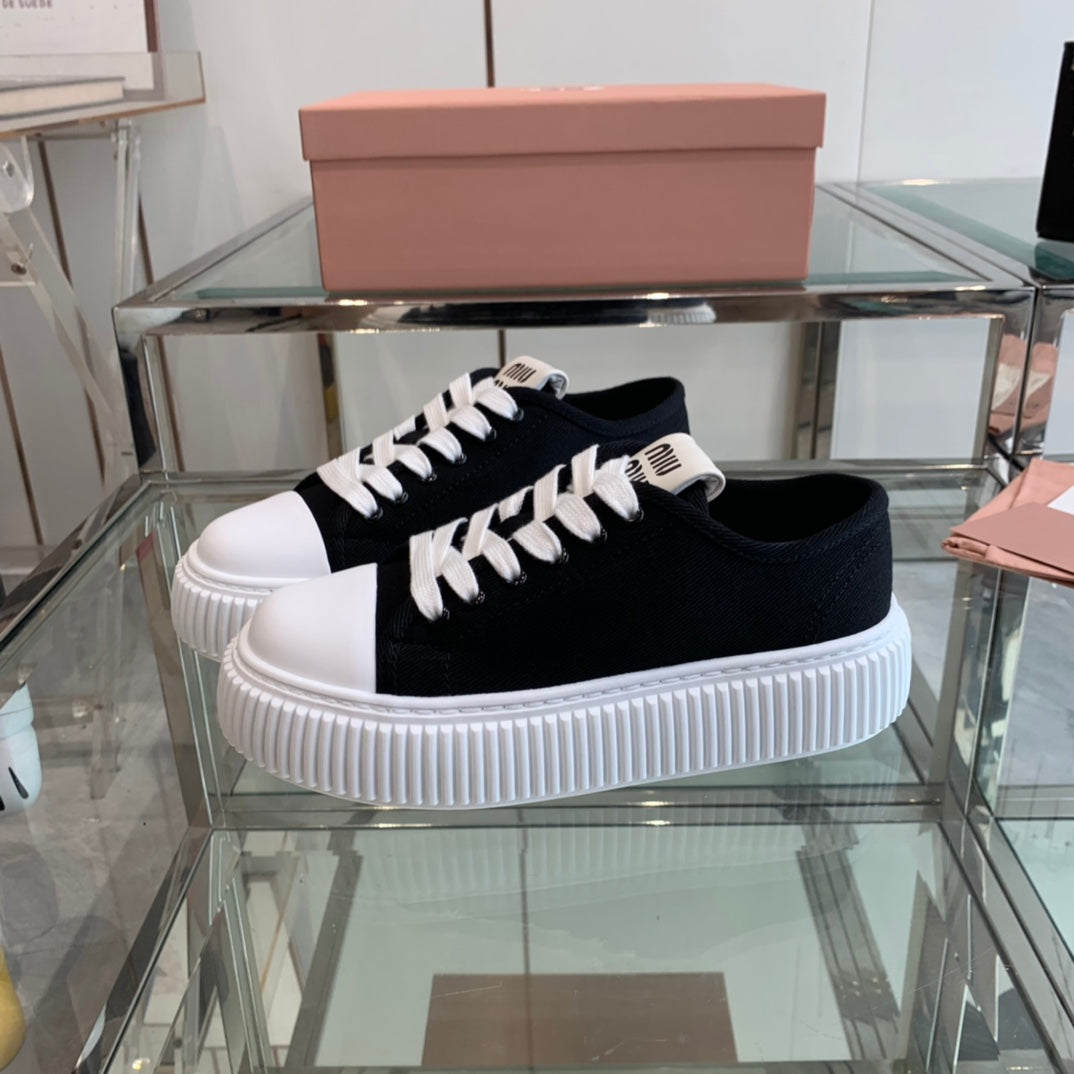 M-Sneakers