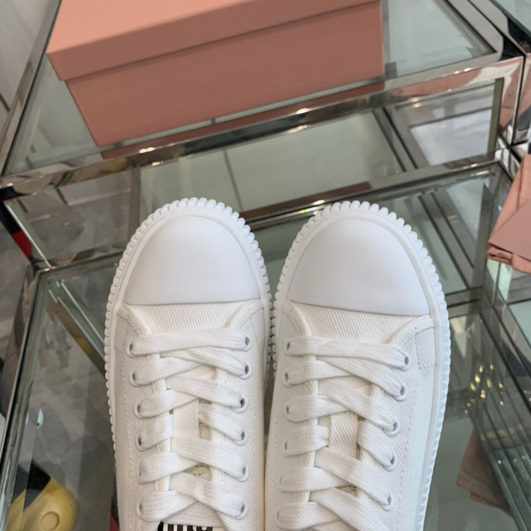 M-Sneakers