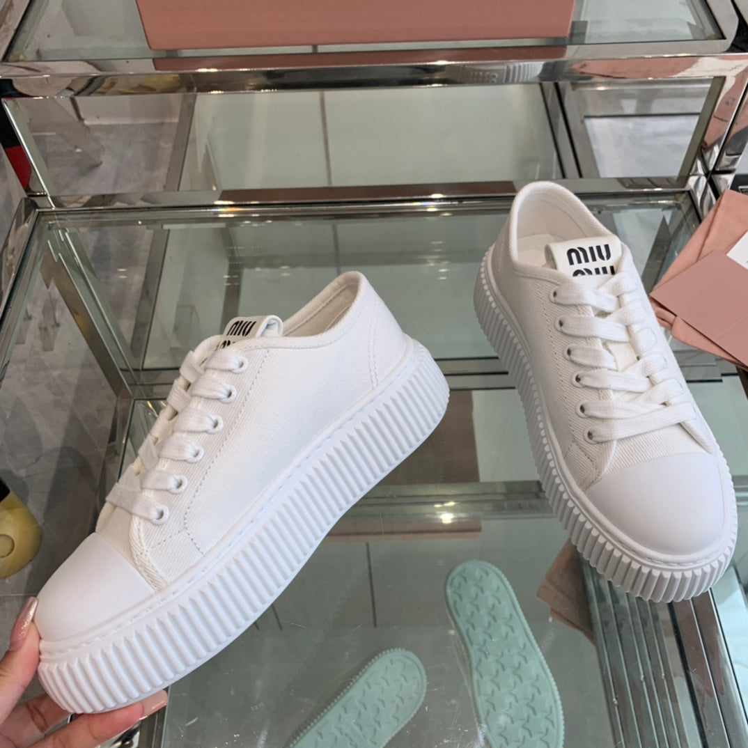 M-Sneakers