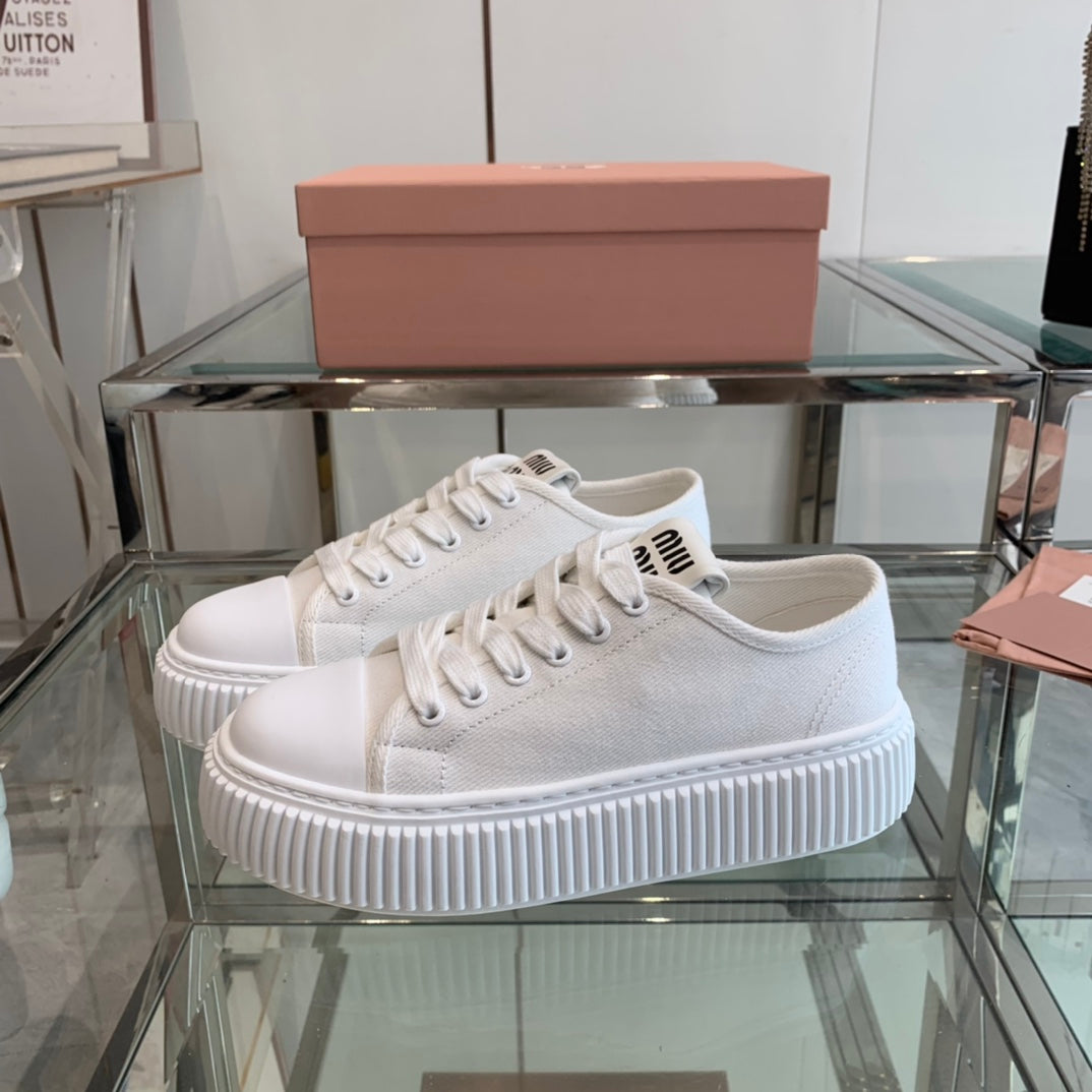 M-Sneakers