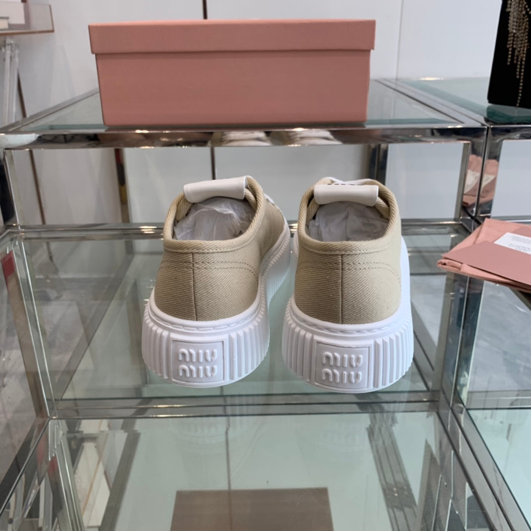 M-Sneakers