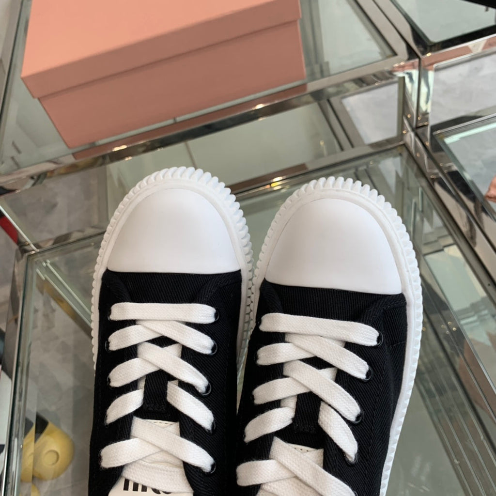 M-Sneakers