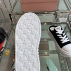 M-Sneakers
