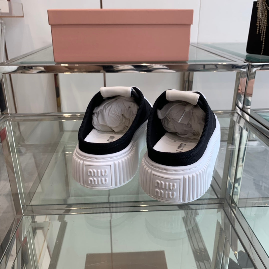 M-Sneakers